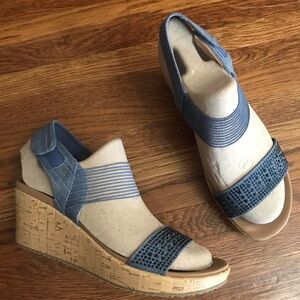 Skechers Cali wedge sandals 9 blue heels sparkle nautical